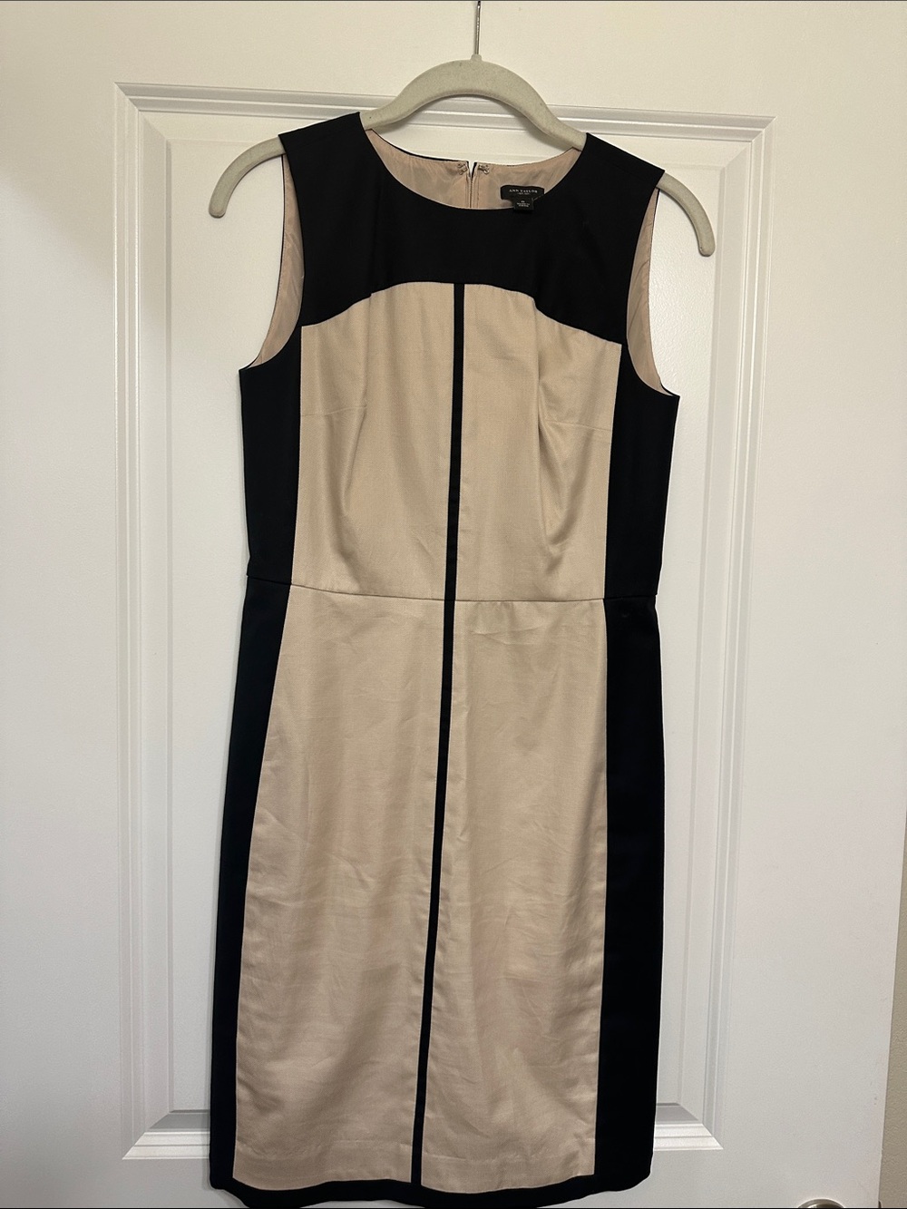 Ann Taylor Women’s Black and Beige Sleeveless Sheath Dress -Size 0 US